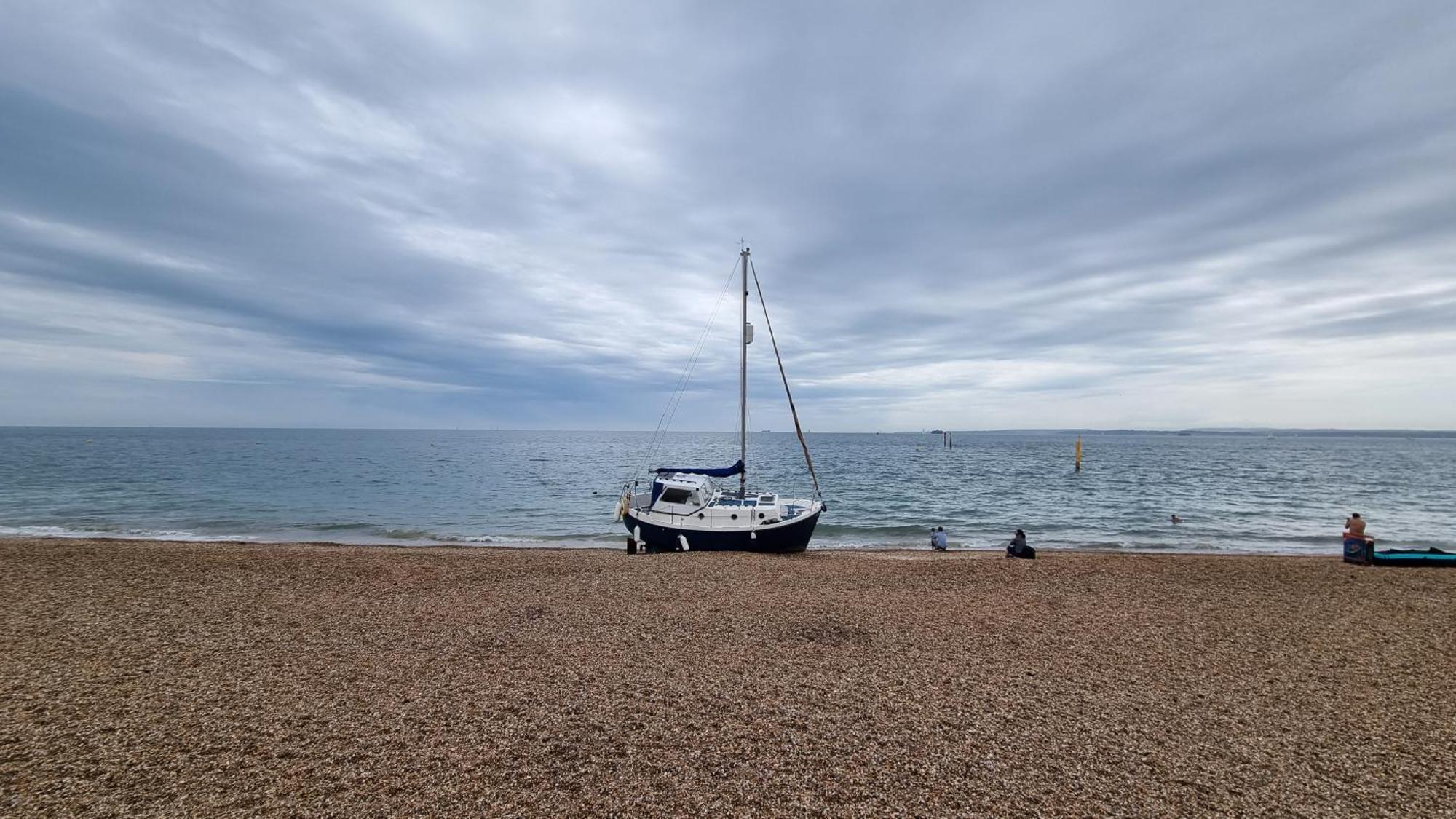 Southsea Escape - Coastal Holiday Apartment - 2 Double Bedrooms Portsmouth Exterior photo